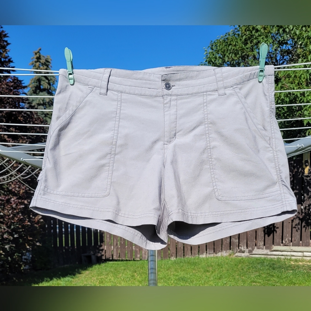 Columbia Sportswear Gray Cargo Shorts